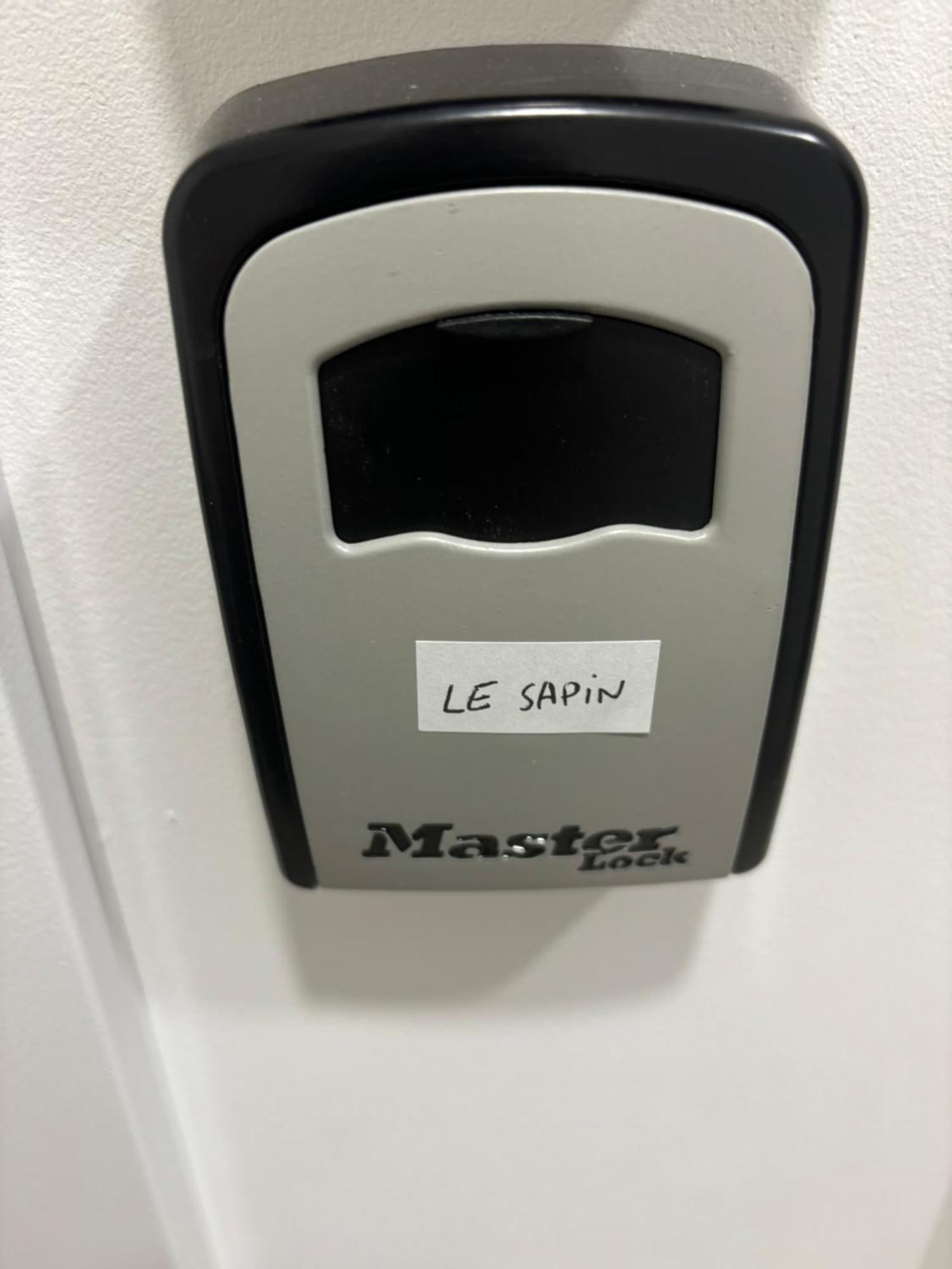 Chambre Privee Climatisee Avec Salle De Bains Partagee-Le Sapin Genay (Rhone) 外观 照片
