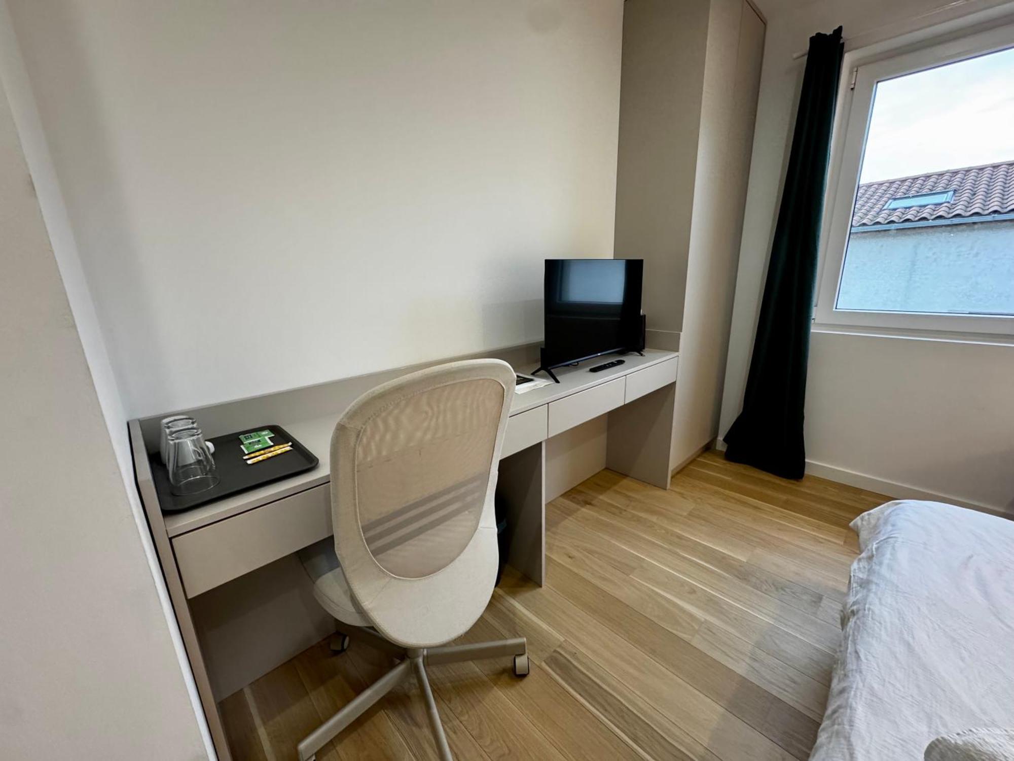 Chambre Privee Climatisee Avec Salle De Bains Partagee-Le Sapin Genay (Rhone) 外观 照片